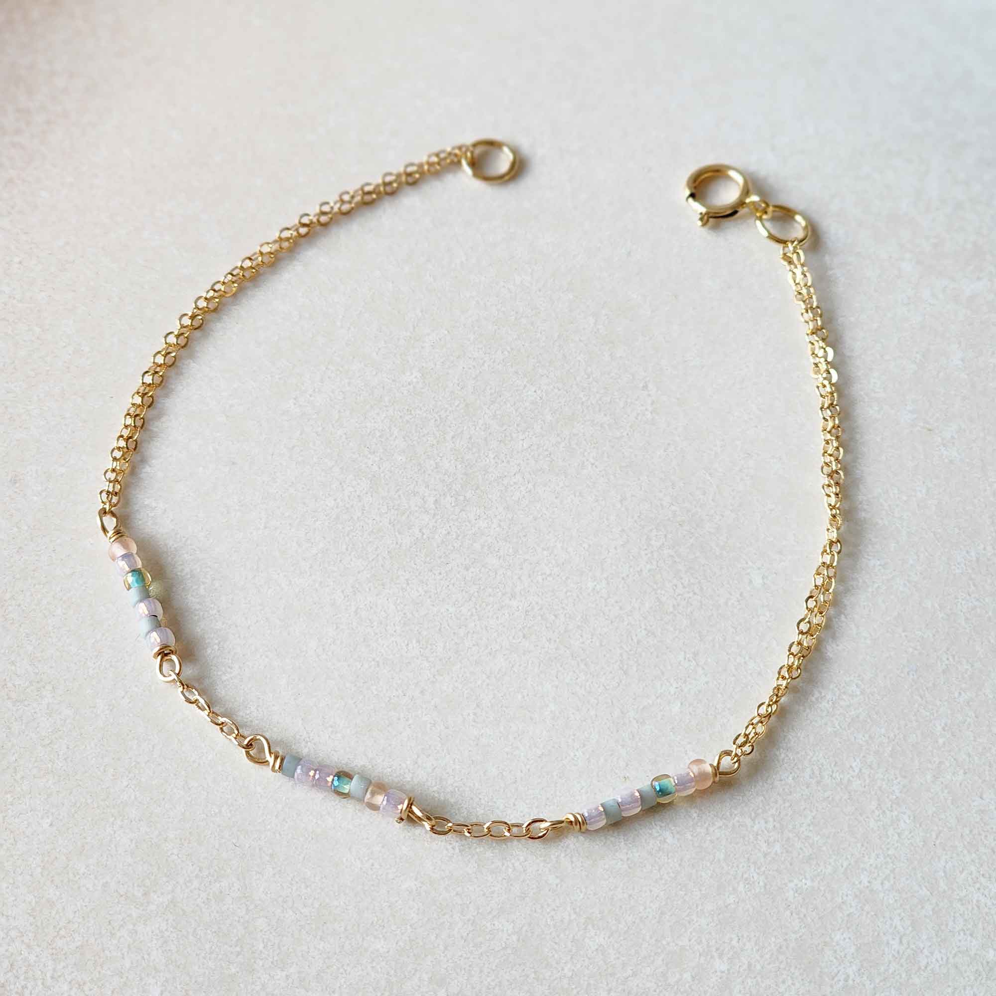 Bracelet micro glass beads and gold filled chains sandrine devost