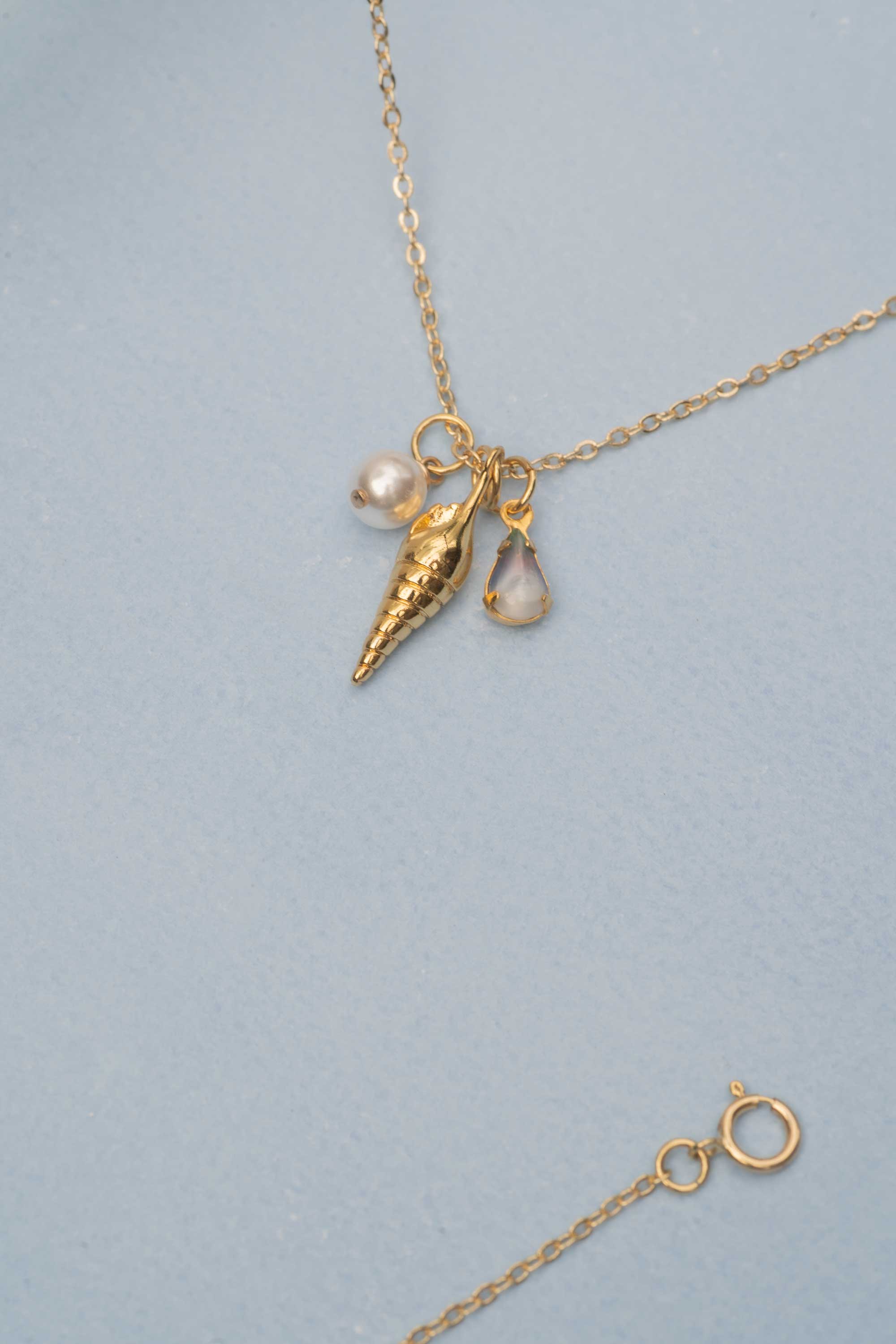 Seashell necklace pearl goldfilled
