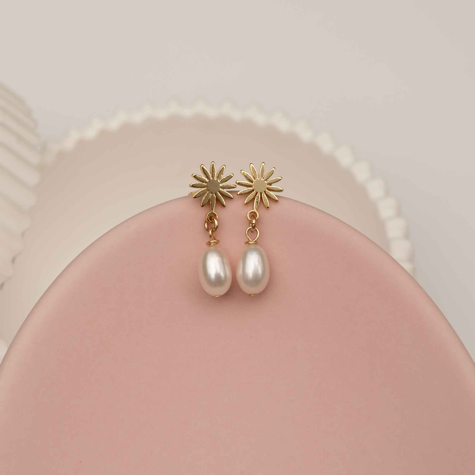 boucles d'oreilles fleurs et perles d'eau douce Sandrine Devost  fabriqué au Québec