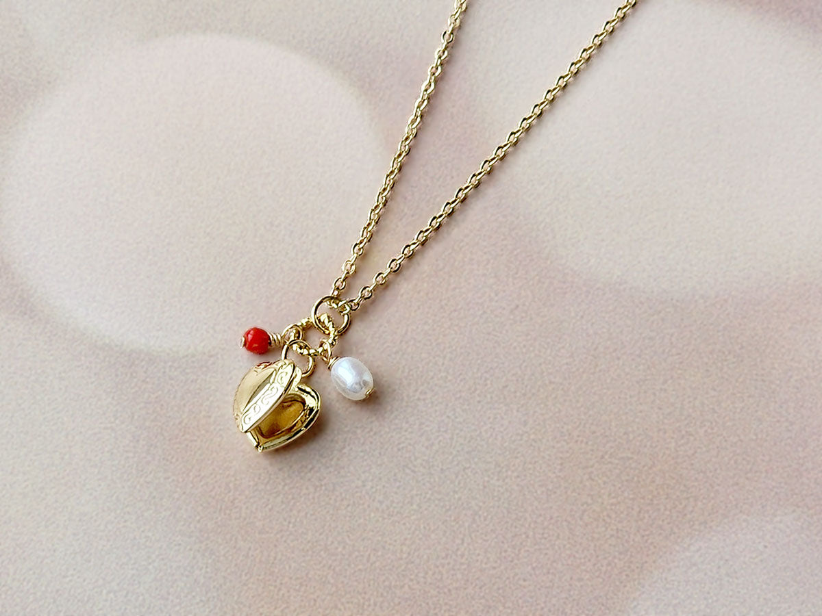 heart locket charm ecklace
