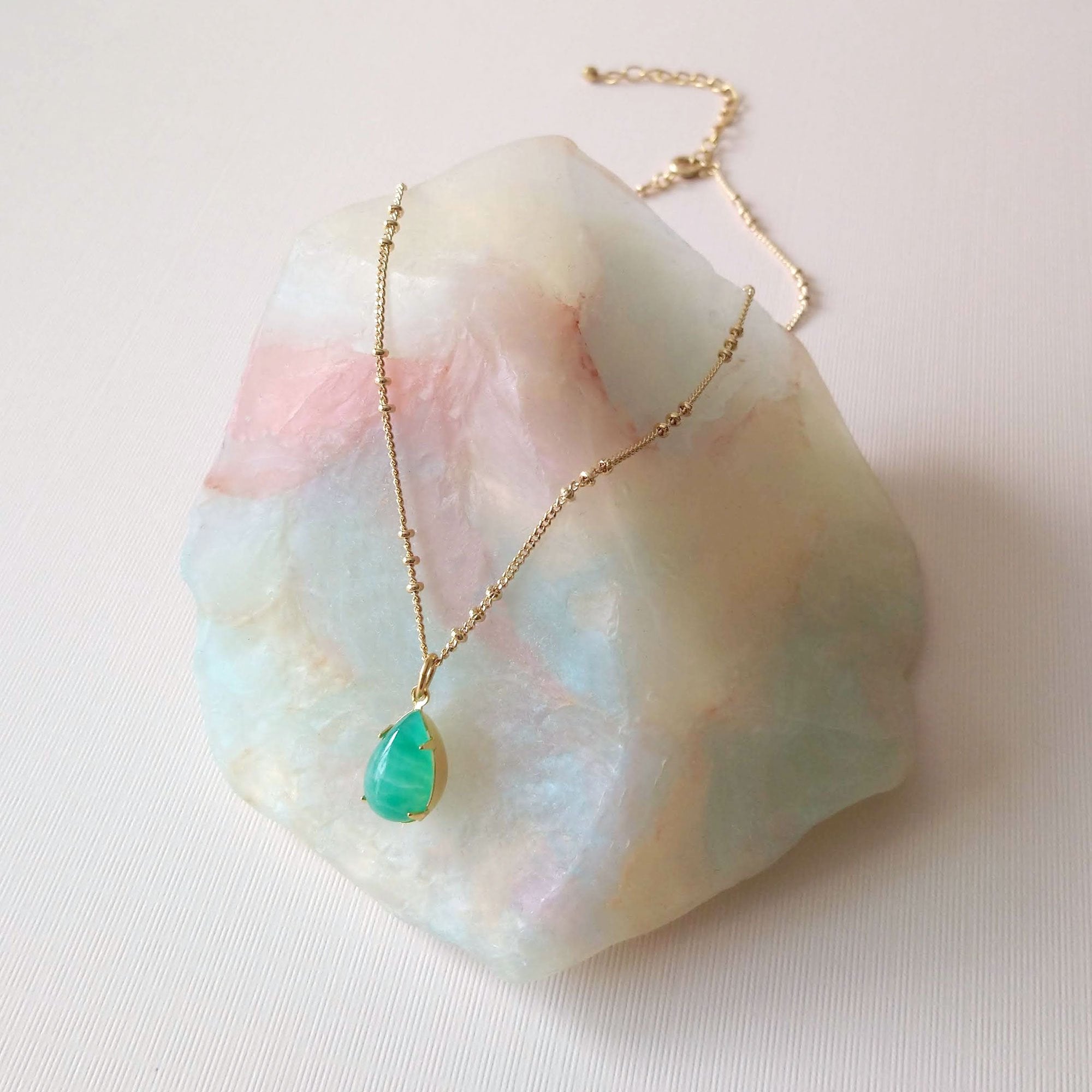 Green drop necklace choker