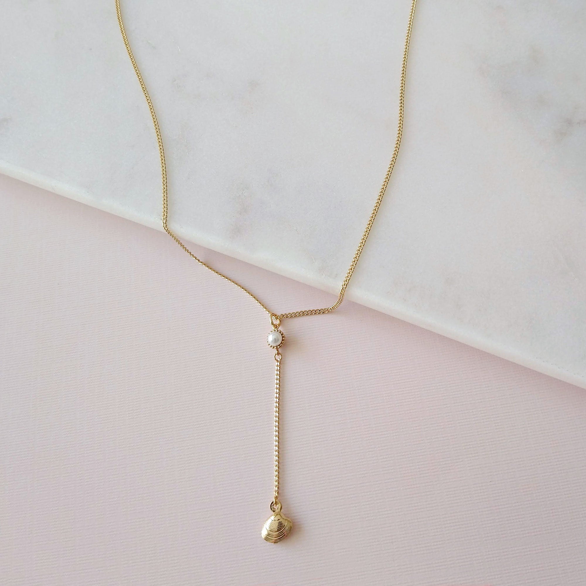 Lariat necklace with pearl and seashell pendant
