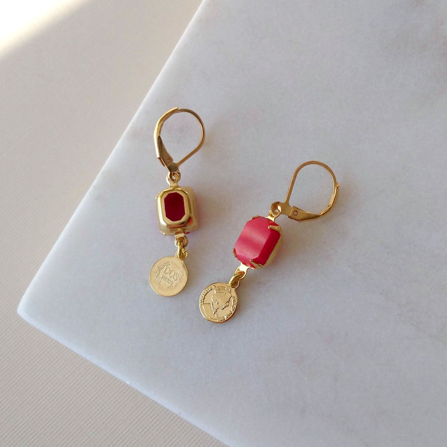 boucles d'oreilles rouge et or