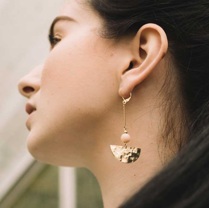 boucles d'oreilles demi cercle martelé neutre or