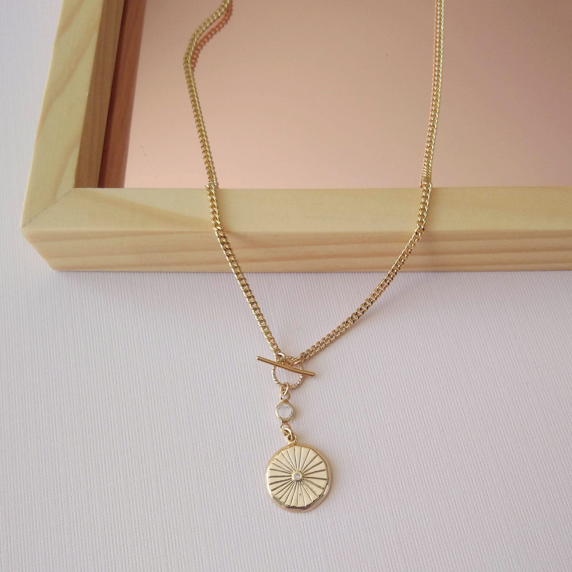Toggle necklace with medallion