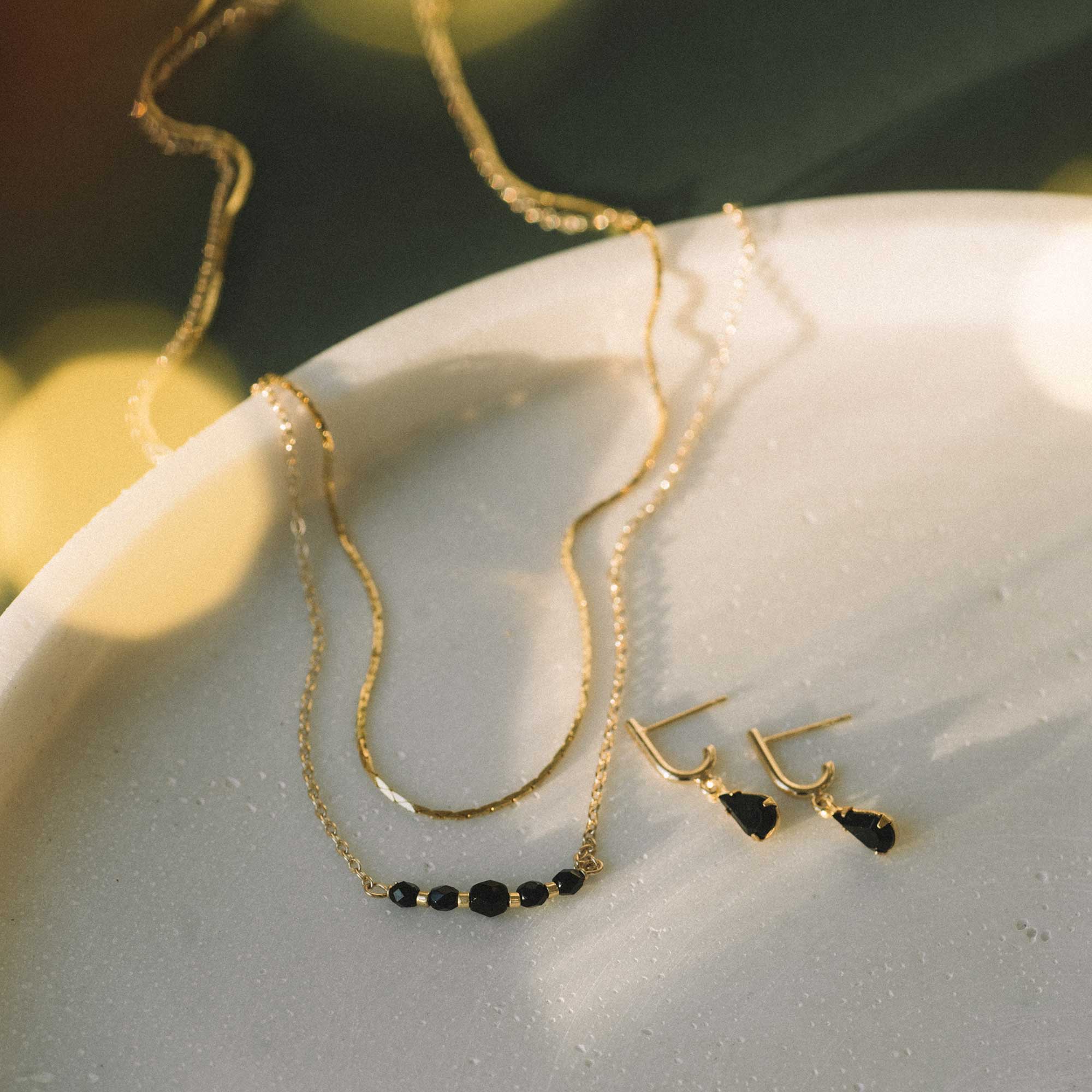 Ensemble collier et boucles d'oreilles Rose * – TERRE ACACIA Ensemble collier et boucles d'oreilles Rose * – TERRE ACACIA