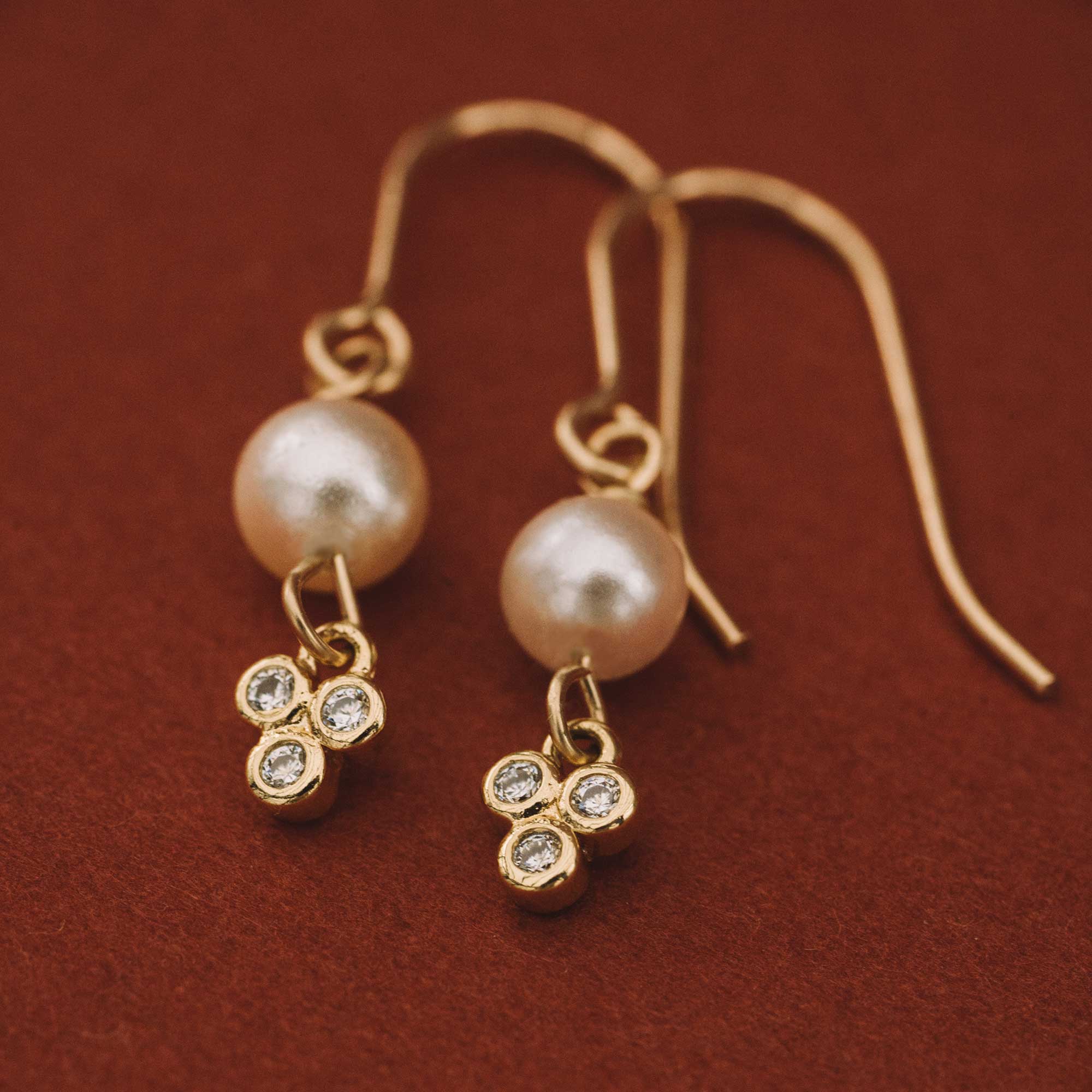Boucles d'oreilles or rempli 14K et perles Swarovski par Sandrine Devost