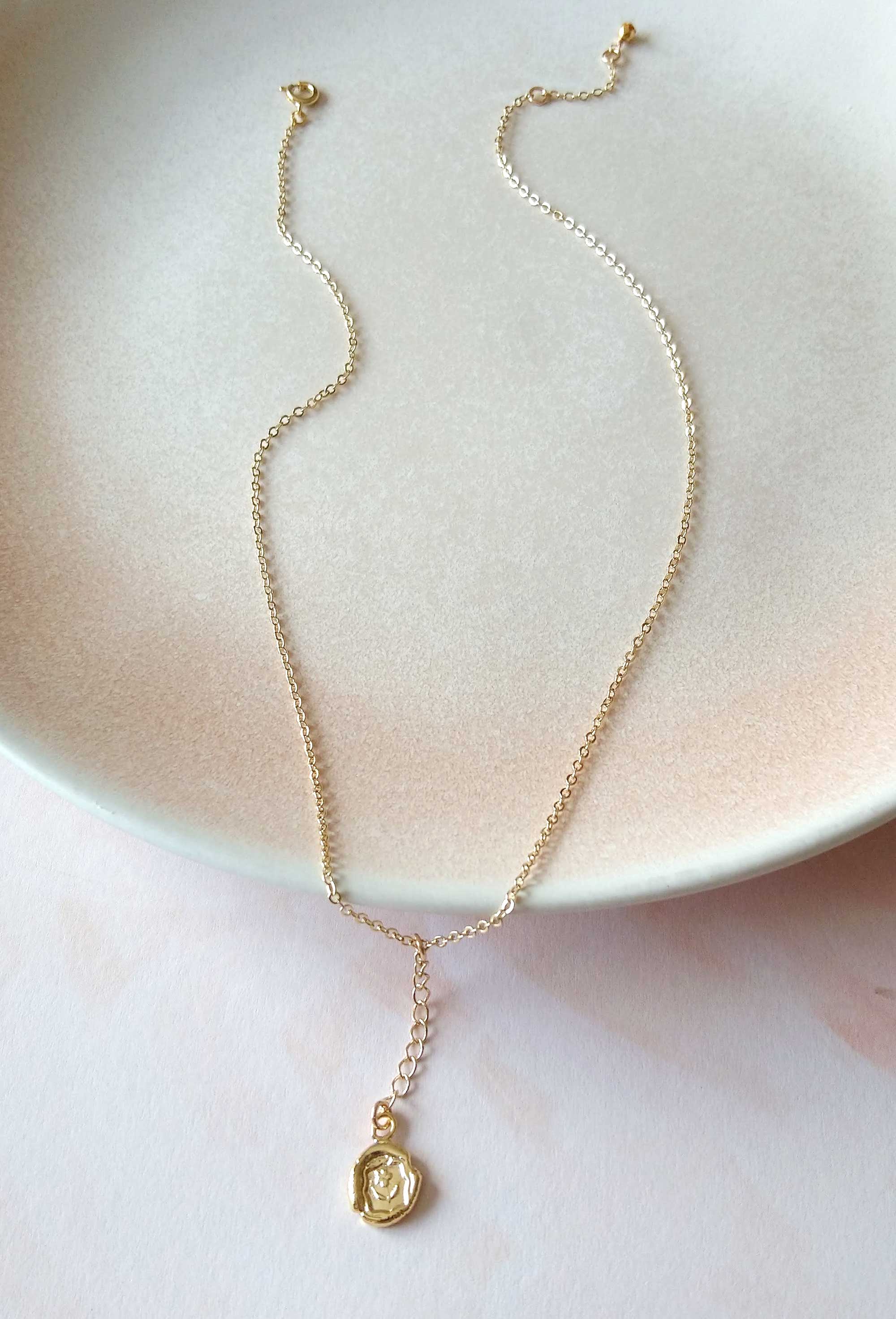 collier or rempli médaillon fleur